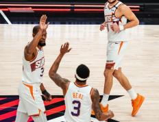 开云体育入口-关于太阳大胜雷霆，布克砍下35分的信息