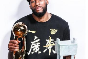 开云体育-雷霆鏖战猛龙，易建联扛起全队