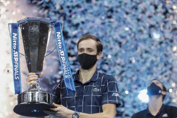 开云体育在线-ATP总决赛险胜戴维斯杯，梅德韦杰夫惊艳四座