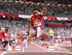 开云体育入口-瑞典铁人勇夺金牌，刷新自身最佳记录