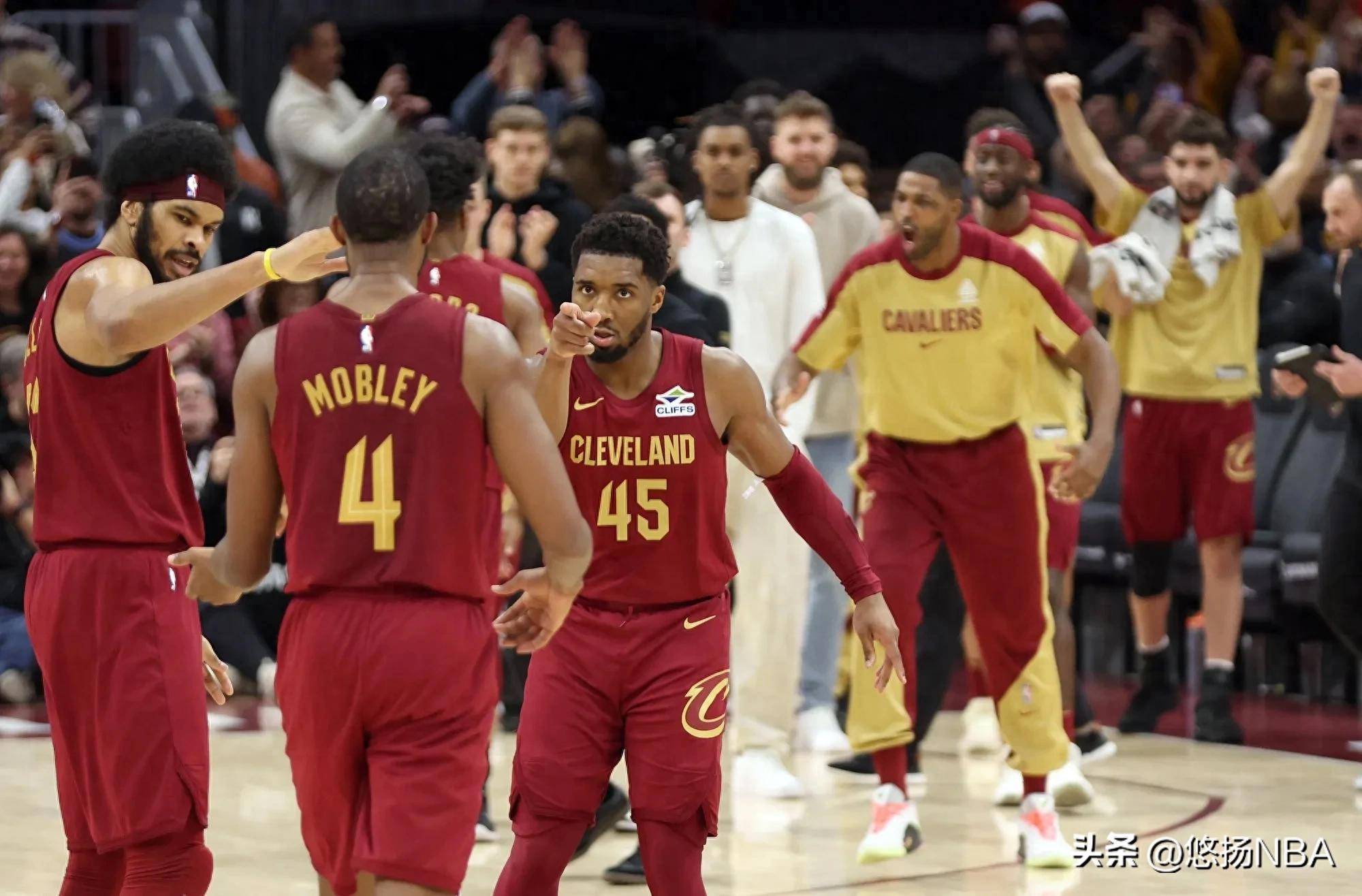 开云体育-火箭大胜雄鹿，东部九连胜