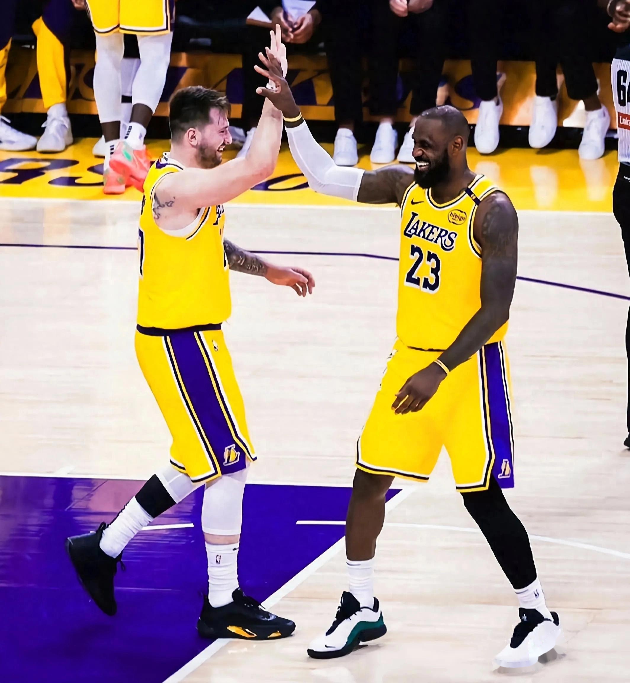 开云体育官网-深圳队翻盘鹈鹕，东契奇惊艳四座