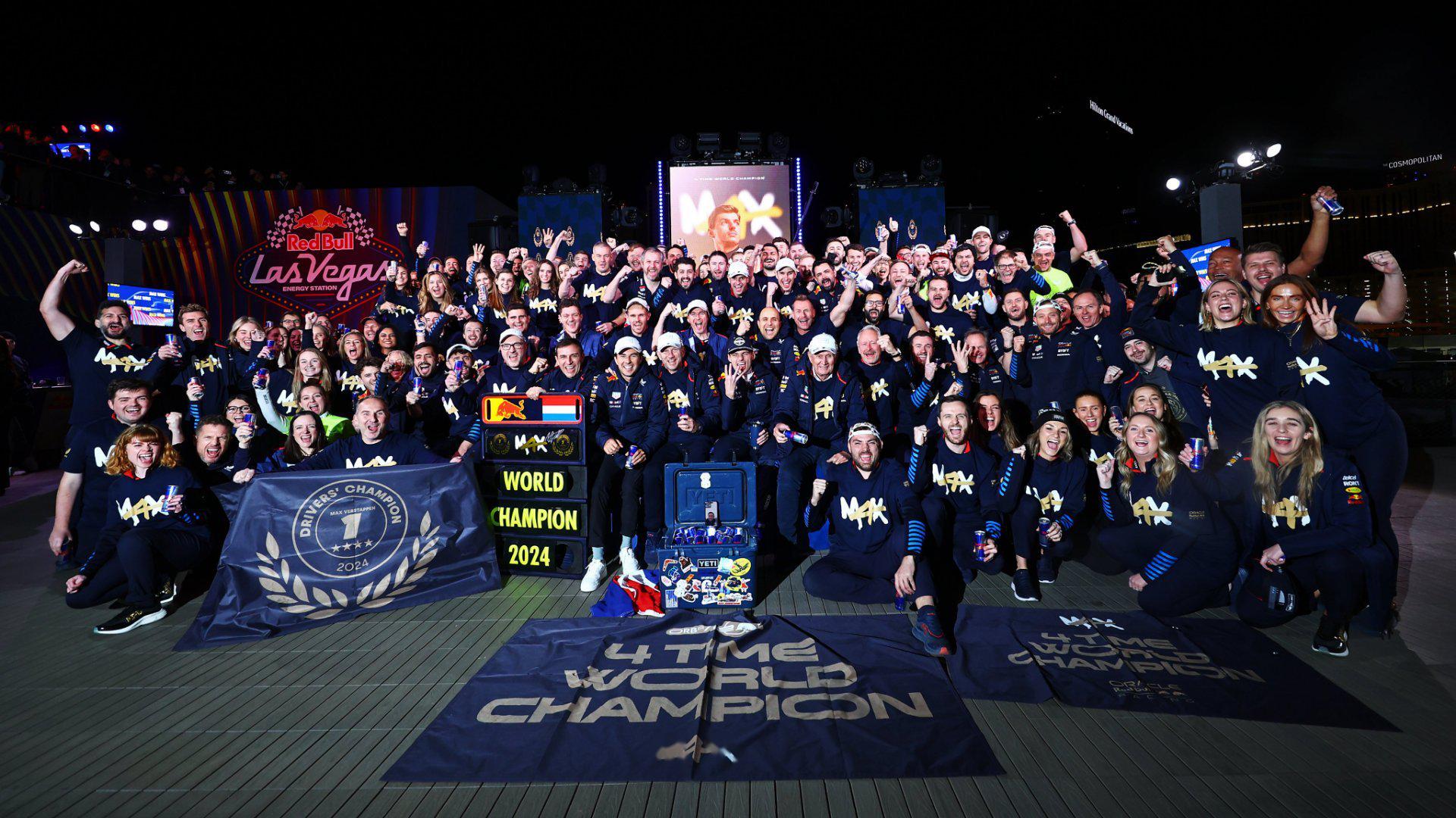 开云体育官网-梅赛德斯碾压红牛车队，维斯塔潘惊艳四座