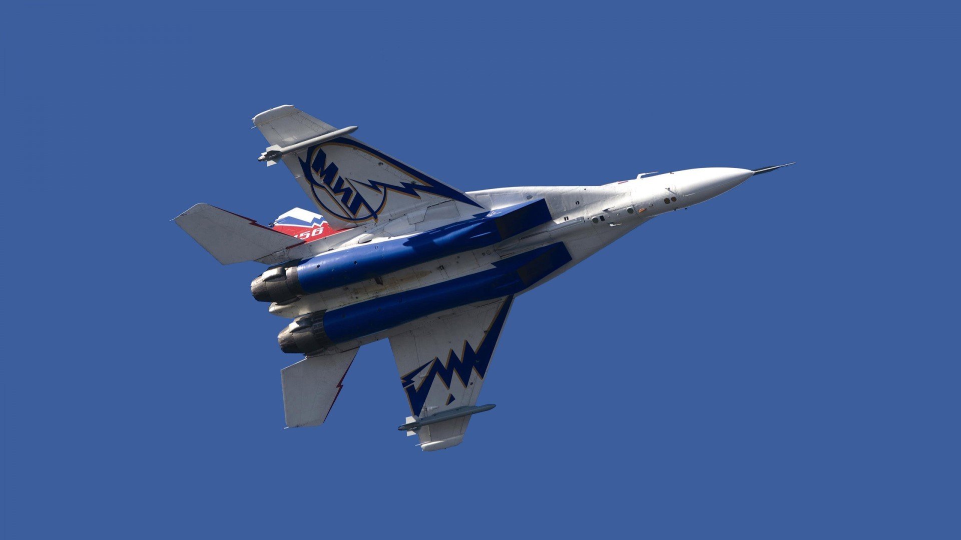 开云体育登录-杜兰特化身F1车手接管揭幕战,步行者则以团队篮球稳稳拿下深圳队—论统治力的两种形态