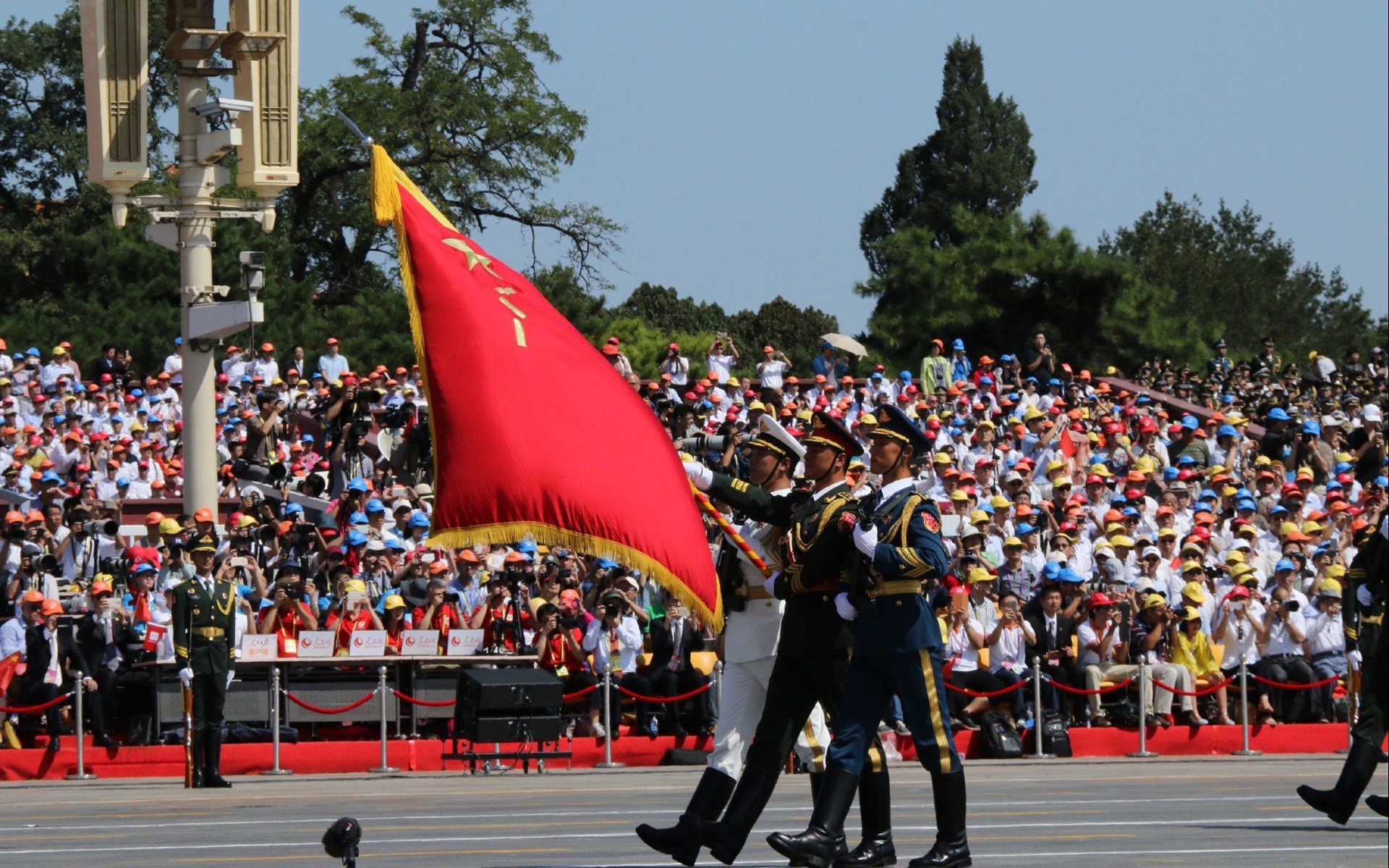 开云体育在线-欧冠淘汰赛焦点战与雄鹿击溃篮网,体育之夜的激情双响