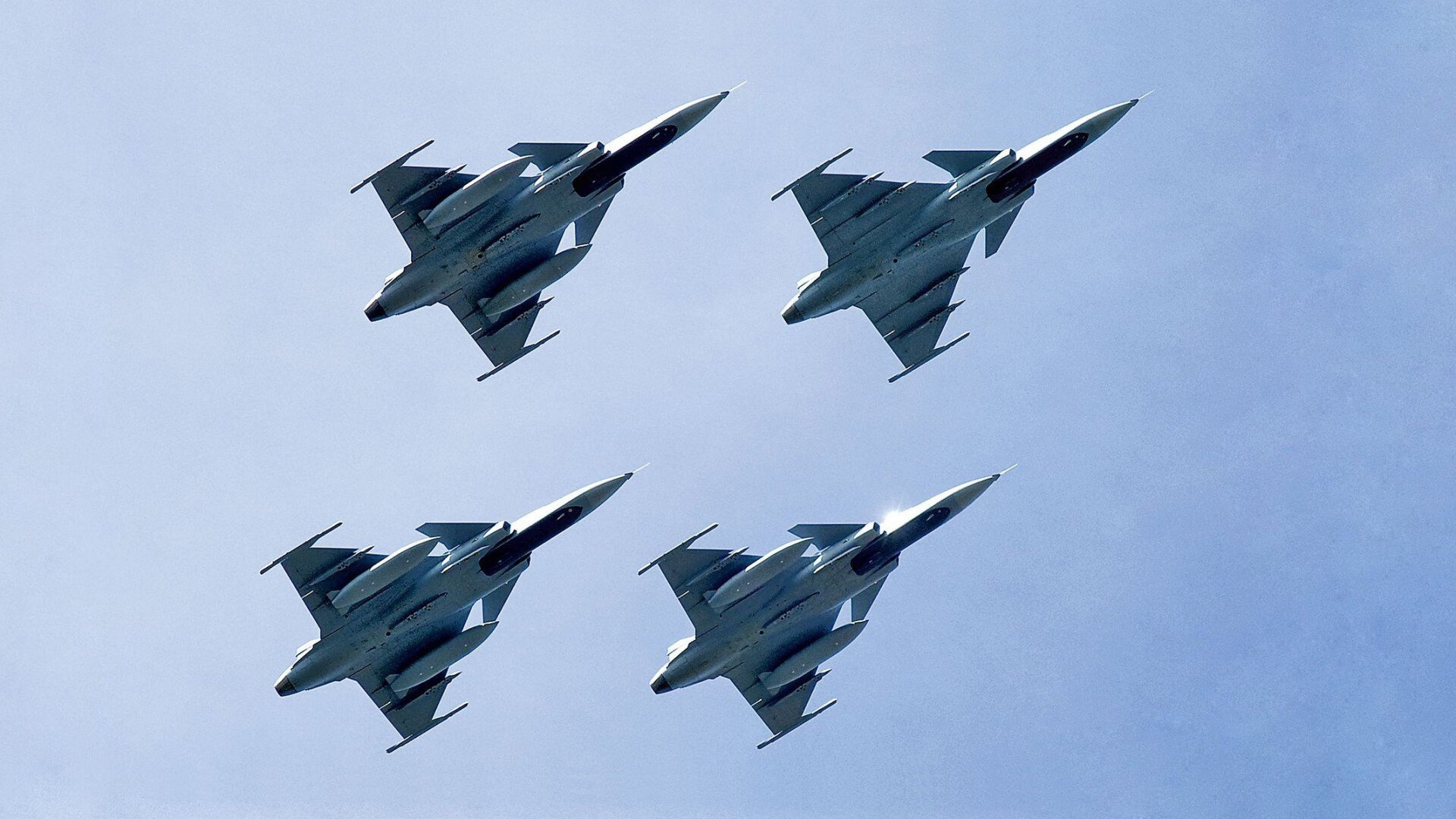 开云体育中国-锋刃断月，基耶萨的压制级表演与英超王座的黄昏钟声